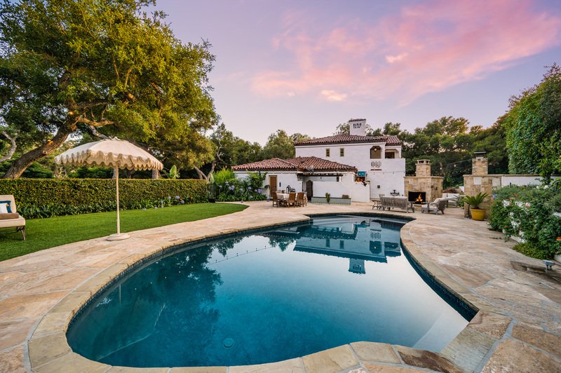 casa grande con jardín en puebla