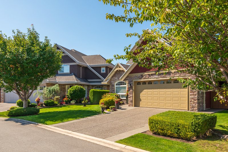 casa con jardín y cochera grande